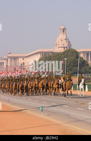 Berittenen Soldaten paradieren die Raj Weg in Vorbereitung auf die jährlichen Republik Day Parade in New Delhi, Indien. Stockfoto