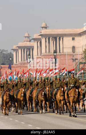 Berittenen Soldaten paradieren die Raj Weg in Vorbereitung auf die jährlichen Republik Day Parade in New Delhi, Indien. Stockfoto