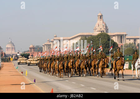 Berittenen Soldaten paradieren die Raj Weg in Vorbereitung auf die jährlichen Republik Day Parade in New Delhi, Indien. Stockfoto