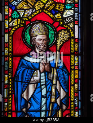 Glasfenster der Kapelle von St. Cuthbert, Inner Farne Islands, Northumberland. UK Stockfoto