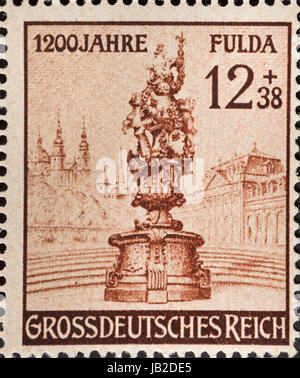 NAZI Deutschland - ca. 1944: Eine Briefmarke gedruckt in der Nazy Deutschland zeigt Abtei Fulda zu Ehren des 1200 Jahrestages der Gründung von Saint Boniface, circa 1944 Stockfoto