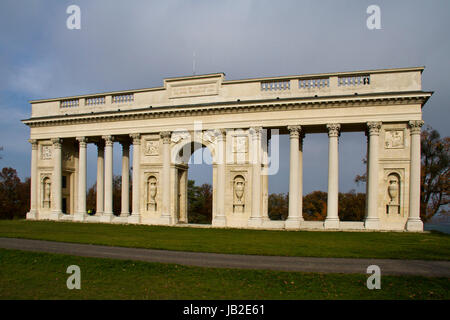 UNESCO-Denkmal - antiken Stil Kolonnade in der Nähe von Valtice, Europa, Tschechische Republik Stockfoto