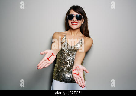 Studioaufnahme der hübsche junge Frau Stockfoto