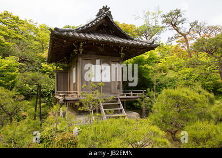 Ein Tempel im Bereich der Arashiyama Bambushain Stockfoto