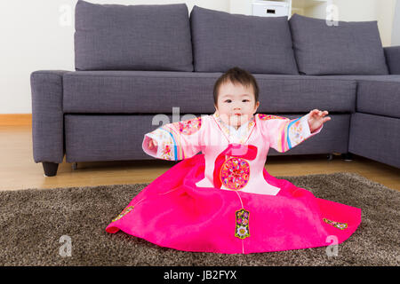 Kleine Mädchen tragen koreanische hanbok Stockfoto