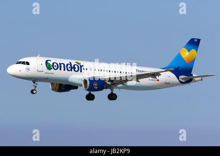 Condor (Thomas Cook) Airbus A320-212 [D-AICH] tragen eine spezielle Farbe Schema Landebahn 31. Stockfoto
