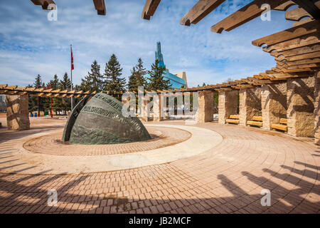 Der Pfad der Zeit Skulptur, Orientierung Kreis, der Gabeln National Historic Site in Winnipeg, Manitoba, Kanada. Stockfoto