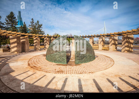 Der Pfad der Zeit Skulptur, Orientierung Kreis, der Gabeln National Historic Site in Winnipeg, Manitoba, Kanada. Stockfoto