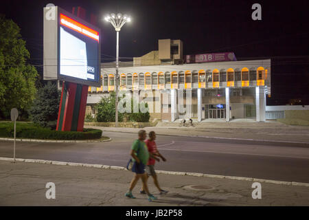 24.08.2016, Moldawien, Transnistrien, Tiraspol - (jetzt: Palast der Kinder und Jugendlichen Kreativität) an der zentralen Hauptstraße 25. Oktober. Transnistrien ist eine abstoßende moldauischen Republik unter russischem Einfluss östlich des Flusses Dnister. Die Region löste sich 1992 aus der Republik Moldau und nicht von einem anderen Land anerkannt. Auch die Russisch-abhängige Entität ist bekannt als die Transdnestrovian Republik (Pridnestrovkaja Moldavskaja Respublika / PMR). Tiraspol ist die Hauptstadt. 00A160824D405CAROEX. JPG - nicht für den Verkauf in G E R M A N Y, A U S T R I A S W I T Z E R L A N D [MODEL-RELEASE: Nein, PRO Stockfoto