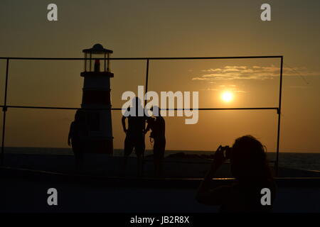 QUITO, ECUADOR - Mai 06, 2017 schöner Sonnenuntergang am Meer Stockfoto