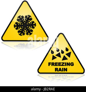 Verkehrszeichen zeigt Warnungen für Schnee und Eisregen Stockfoto