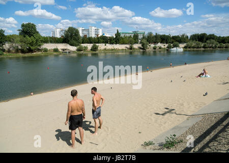 Tiraspol, Moldau, Badegäste an den Dnister Stockfoto