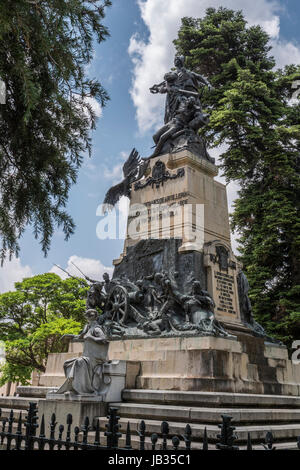 Segovia, Spanien - Juni 3: Denkmal für die Helden des Mai 2 und eine Hommage an die Kapitäne Pedro Velarde und Luis Daoíz am Tag der nationalen Unabhängigkeit Stockfoto