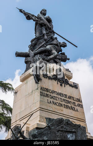 Segovia, Spanien - Juni 3: Denkmal für die Helden des Mai 2 und eine Hommage an die Kapitäne Pedro Velarde und Luis Daoíz am Tag der nationalen Unabhängigkeit Stockfoto