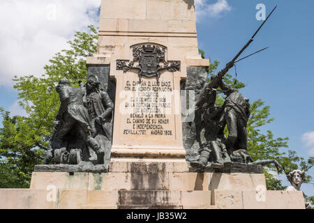 Segovia, Spanien - Juni 3: Denkmal für die Helden des Mai 2 und eine Hommage an die Kapitäne Pedro Velarde und Luis Daoíz am Tag der nationalen Unabhängigkeit Stockfoto