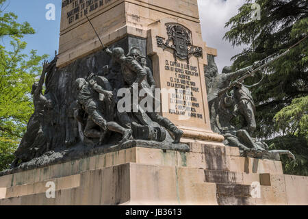 Segovia, Spanien - Juni 3: Denkmal für die Helden des Mai 2 und eine Hommage an die Kapitäne Pedro Velarde und Luis Daoíz am Tag der nationalen Unabhängigkeit Stockfoto