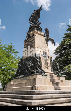 Segovia, Spanien - Juni 3: Denkmal für die Helden des Mai 2 und eine Hommage an die Kapitäne Pedro Velarde und Luis Daoíz am Tag der nationalen Unabhängigkeit Stockfoto