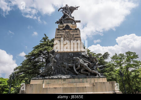 Segovia, Spanien - Juni 3: Denkmal für die Helden des Mai 2 und eine Hommage an die Kapitäne Pedro Velarde und Luis Daoíz am Tag der nationalen Unabhängigkeit Stockfoto