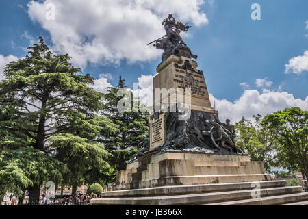 Segovia, Spanien - Juni 3: Denkmal für die Helden des Mai 2 und eine Hommage an die Kapitäne Pedro Velarde und Luis Daoíz am Tag der nationalen Unabhängigkeit Stockfoto
