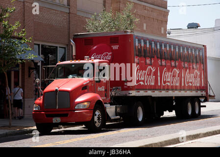 Eine amerikanische Lieferwagen liefern Softdrinks in der Innenstadt von Ebor Tampa Florida USA Stockfoto