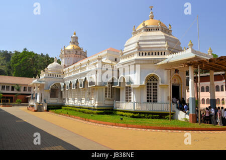 Shri Mangeshi, berühmte hindu-Tempel in Mardol, Goa, Indien mit einer Mischung aus indischen und portugiesischen Architektur Stockfoto