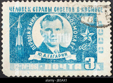 UdSSR - ca. 1961: Eine Briefmarke gedruckt in der USSR zeigt ersten Kosmonauten Yuri Gagarin - Held der UdSSR, ca. 1961 Stockfoto