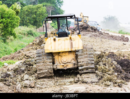 Planierraupe Maschine Erdbauarbeiten in Baustelle Stockfoto