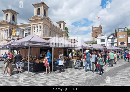 Essensstände in Markt, Markt Platz, Kingston upon Thames, Royal Borough of Kingston upon Thames, Greater London, England, Vereinigtes Königreich Stockfoto