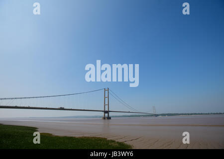 Stock Foto: The Humber Bridge gesehen von Barton-Upon-Humber an einem sonnigen Tag.  Foto: Chris Vaughan Fotografie Datum: 25. Mai 2017 Stockfoto