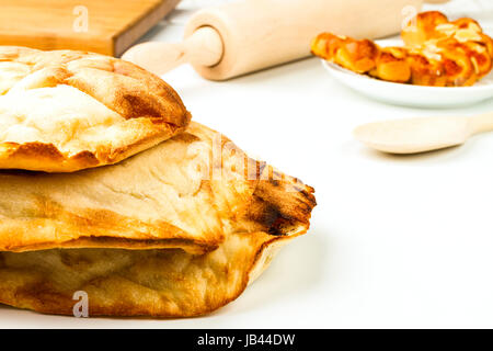 frisches Pita Brot isolierten auf weißen Hintergrund Stockfoto