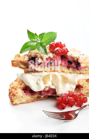 Obstkuchen mit Sahne - Beeren Studio Stockfoto