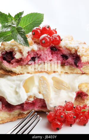 Berry Frucht-Kuchen mit süßer Frischkäse Stockfoto