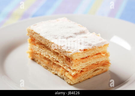 Mille-Feuille Gebäck mit Puderzucker bestäubt Stockfoto