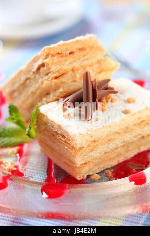 Mille-Feuille Gebäck mit Puderzucker bestäubt Stockfoto