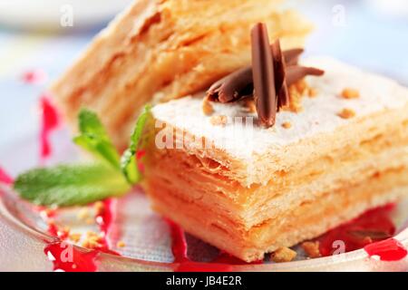 Mille-Feuille Gebäck mit Puderzucker bestäubt Stockfoto