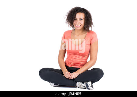 Freigestelltes Foto Einer Jungen Frau in Sportkleidung, sterben Im Schneidersitz Platz Genommen hat Stockfoto