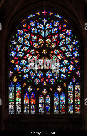 Frankreich, Yonne (89), Sens, Cathédrale Saint-Etienne, Rosace du Querschiff Nord / / Frankreich, Yonne, Sens, Kathedrale Saint-Etienne, rose Fenster des Nordens t Stockfoto