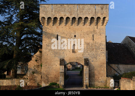 Frankreich, la Puisaye, Yonne (89), Druyes-Les-Belles-Fontaines, la Poterne / / Frankreich, die Puisaye, Yonne, Druyes-Les-Belles-Fontaines, Ausfallspforte Stockfoto