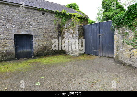 Knappogue Castle in Irland an einem dumpfen Sommertag im Juni. Stockfoto