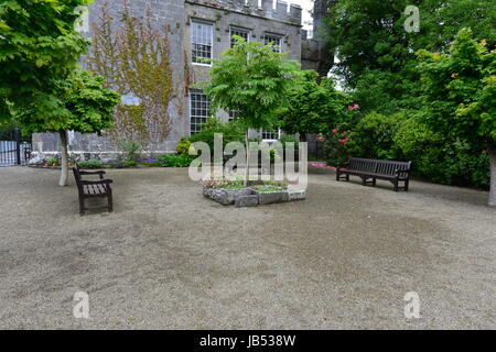 Knappogue Castle in Irland an einem dumpfen Sommertag im Juni. Stockfoto