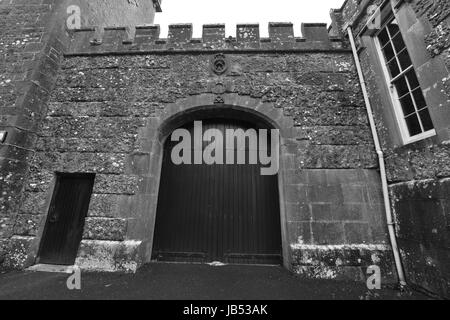 Knappogue Castle in Irland an einem dumpfen Sommertag im Juni. Stockfoto