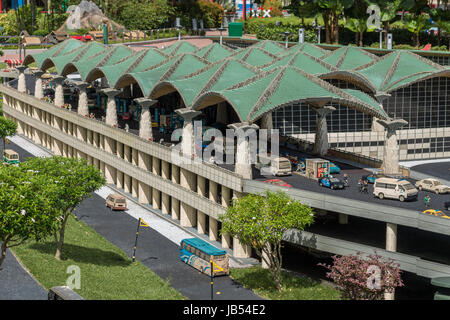 Kuala Lumpur internationale Flughafen modelliert in der Miniland-Ausstellung in Legoland Malaysia, Johor Stockfoto