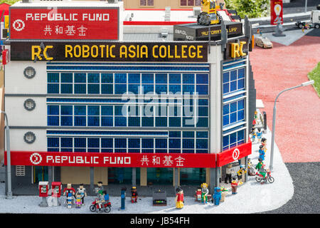 Kuala Lumpur Straßenszene modelliert in der Miniland-Ausstellung in Legoland Malaysia, Johor Stockfoto