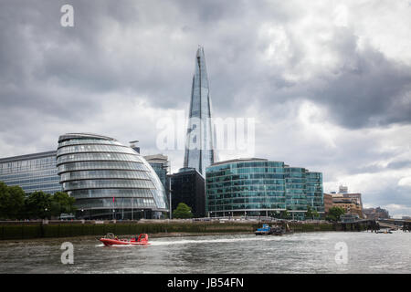 LONDON/UK - 20.Mai: Der Shard, Rathaus, HMS Belfast und den Fluss Themse in London Stockfoto