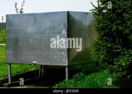 Wasserkocher oder Tank auf Pharmaindustrie oder Chemieanlagen Stockfoto