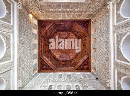 maurische Architektur der islamischen Schule Medersa Ben Youssef, Marrakesch, Marokko, Afrika Stockfoto