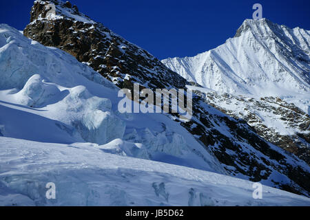 Feegletscher mit Mt. Täschhorn Mischabel Bergkette, Saas Fee, Wallis, Schweiz Stockfoto