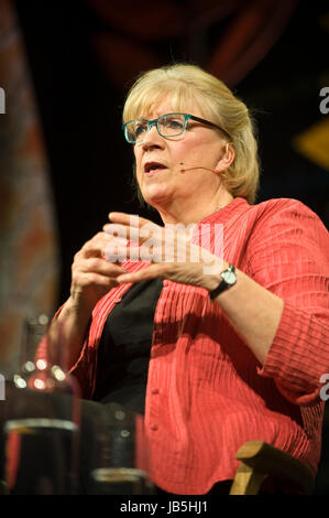 Polly Toynbee Journalist sprechen auf der Bühne Hay Festival der Literatur und Künste 2017 Hay-on-Wye powys Wales UK Stockfoto