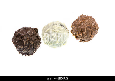 Choclate Truffels isoliert auf weiss. Stockfoto