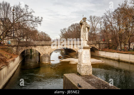 Maximilian Brücke über den Fluss Isar in München, Oberbayern, Deutschland Stockfoto